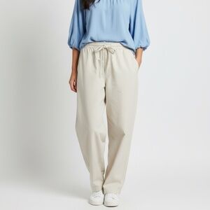 2 Pairs vineyard vines womens XL Khaki  stone And Navy Pants.